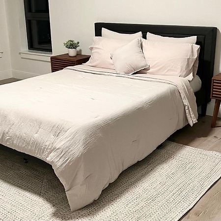 Modern 2 Bed Furnished Apartment In Куинси Экстерьер фото