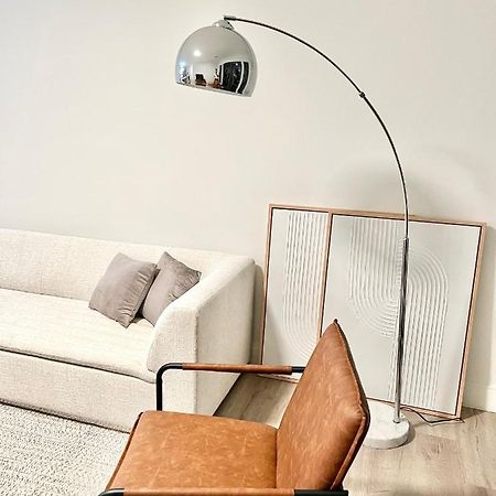Modern 2 Bed Furnished Apartment In Куинси Экстерьер фото
