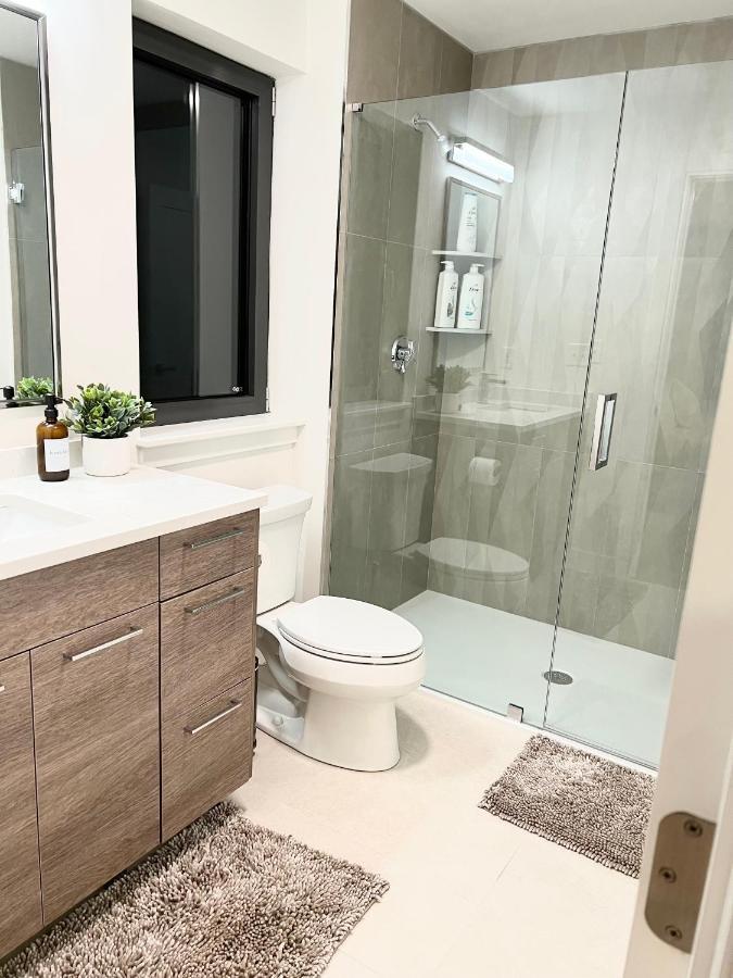 Modern 2 Bed Furnished Apartment In Куинси Экстерьер фото