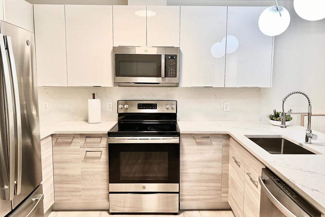 Modern 2 Bed Furnished Apartment In Куинси Экстерьер фото