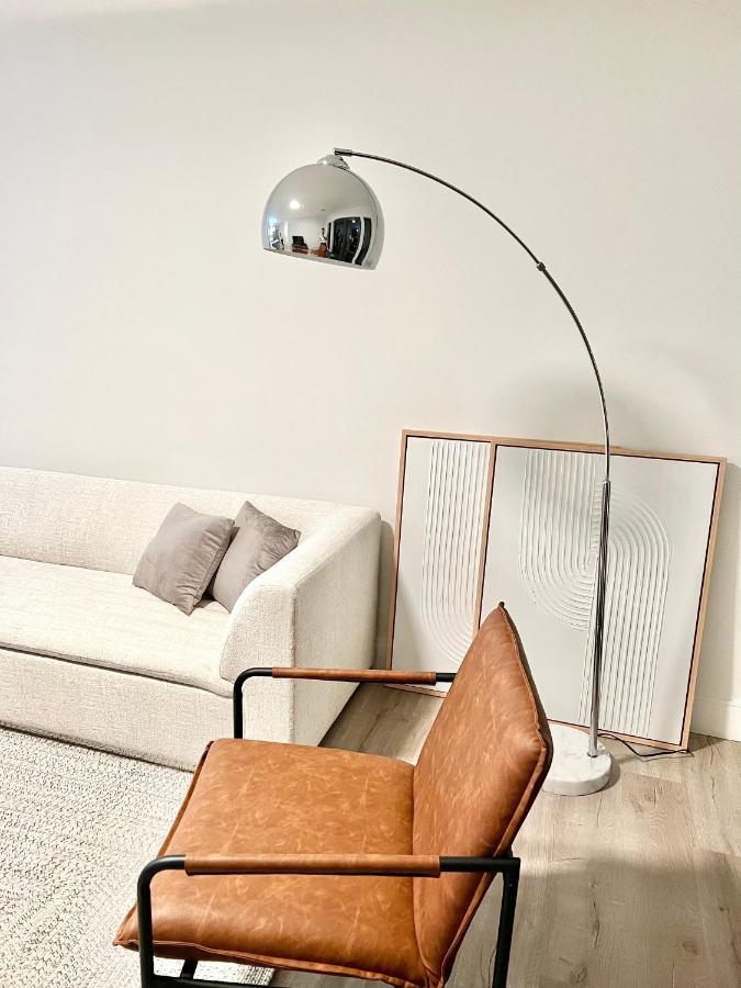 Modern 2 Bed Furnished Apartment In Куинси Экстерьер фото